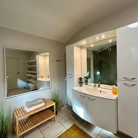 Au Coeur Des Collines, Chouette Apartment